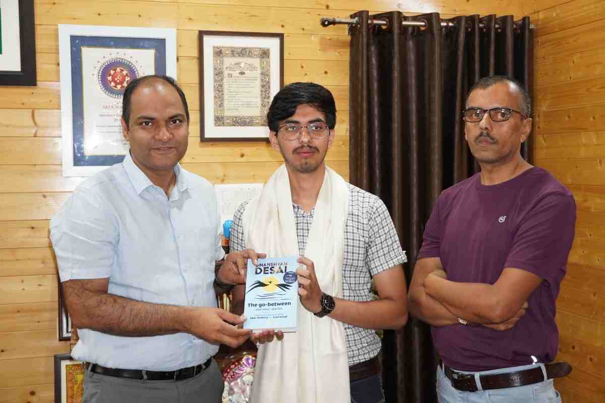 चंपावत:नीट में सफलता हासिल कर भुवनेश ने बढ़ाया जनपद का मान। जिलाधिकारी ने किया सम्मानित