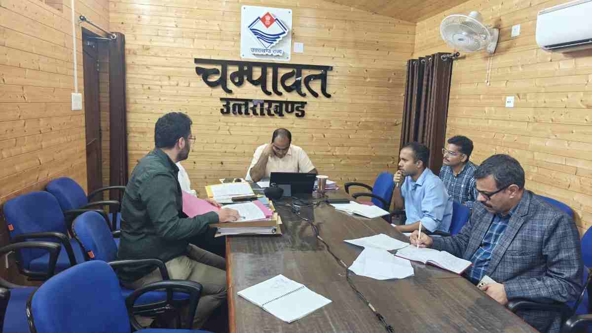 चंपावत:डीएम ने क्षतिपूरक वृक्षारोपण हेतु प्रस्तावित भूमि के सत्यापन में तेजी लाने के दिए निर्देश