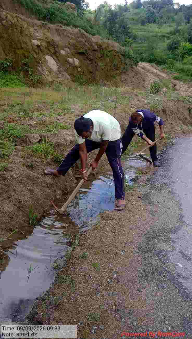चंपावत:डीएम के निर्देश पर जलभराव से राहत के लिए युद्धस्तर पर जारी है नालियों की सफाई व मलबा हटाने का कार्य