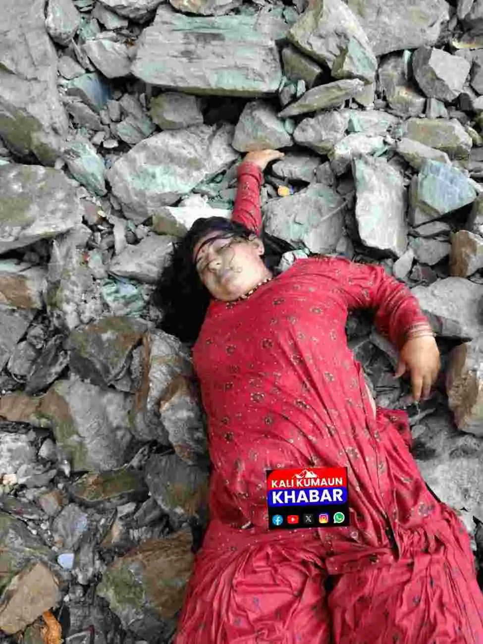 लोहाघाट:घाट के पुराने मोटर पुल से महिला ने उफनती सरयू में लगाई छलांग  मौत।