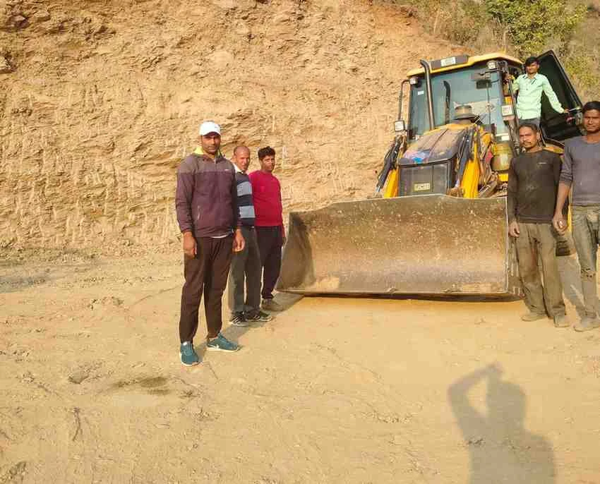 बाराकोट: जिन्डी तक पहुंची सड़क ग्रामीणों ने विधायक अधिकारी को दिया धन्यवाद।