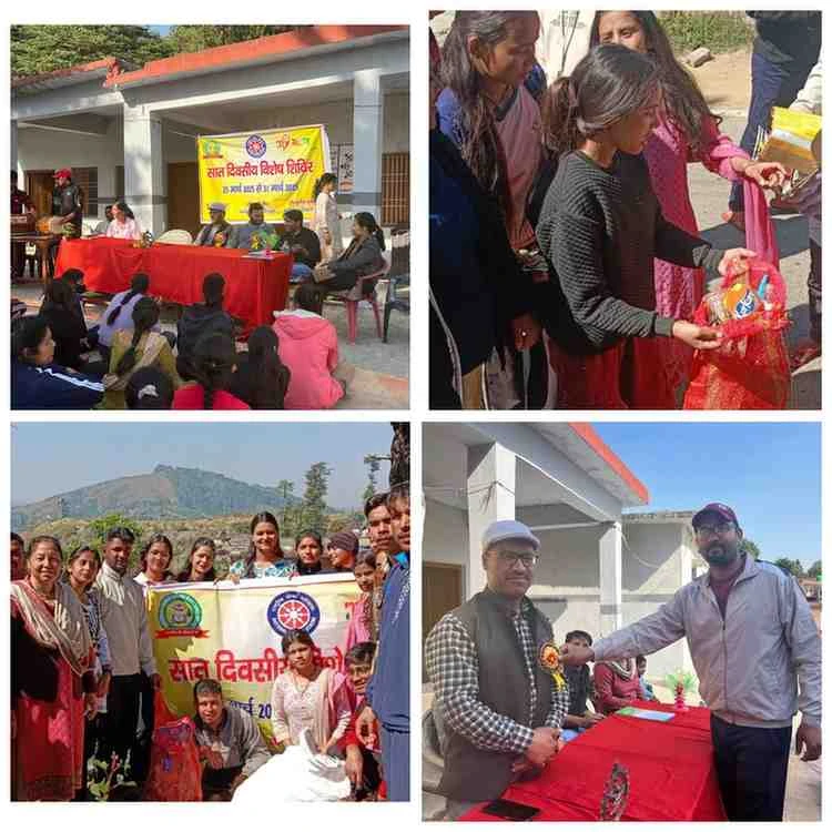 लोहाघाट:रा0महाविद्यालय का राष्ट्रीय सेवा योजना का विशेष शिविर जारी लोगों को स्वच्छता के प्रति किया जा रहा है जागरूक।