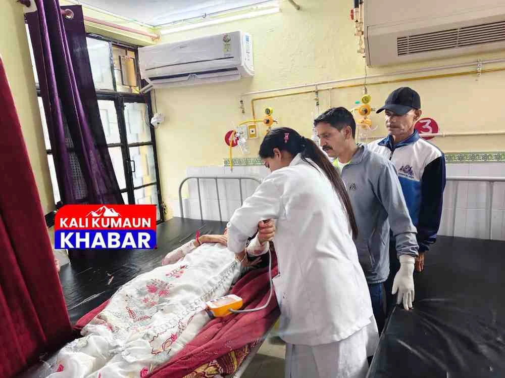 लोहाघाट: महाकाली मंदिर से लौट रही युवती बाईक दुर्घटना में गंभीर रूप से घायल 