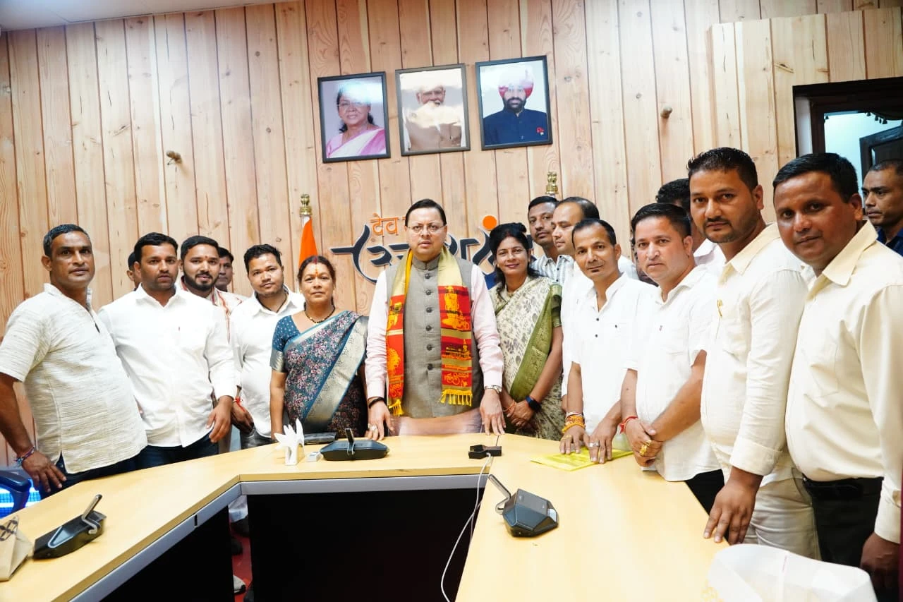 मुख्यमंत्री ने अपने निवास में चंपावत जिले के नवनिर्वाचित अध्यक्ष समेत सभी जिला पंचायत सदस्यों का किया स्वागत। 