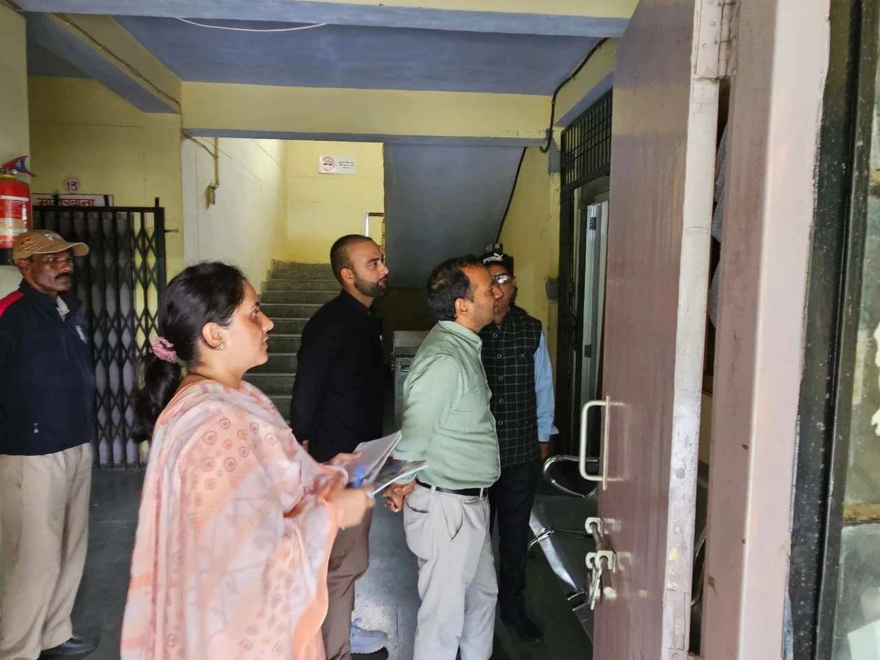 लोहाघाट: एडीएम ने किया लोहाघाट तहसील का  निरीक्षण अधिकारियों को दिए सख्त दिशा-निर्देश