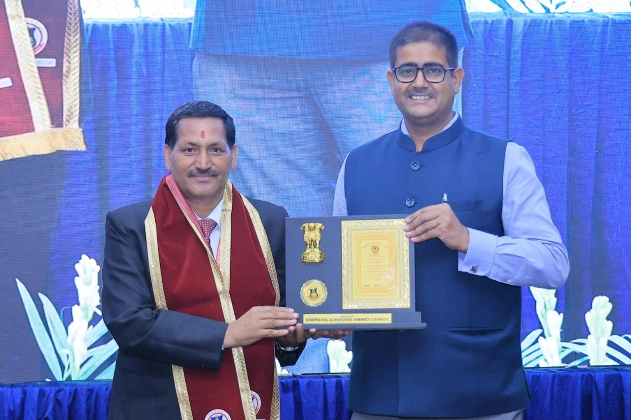 चंपावत:इमर्जिंग अचीवर्स अवार्ड 2025 व पीएचडी अवार्ड से सम्मानित एडवोकेट डाॅ श्याम सिंह कार्की