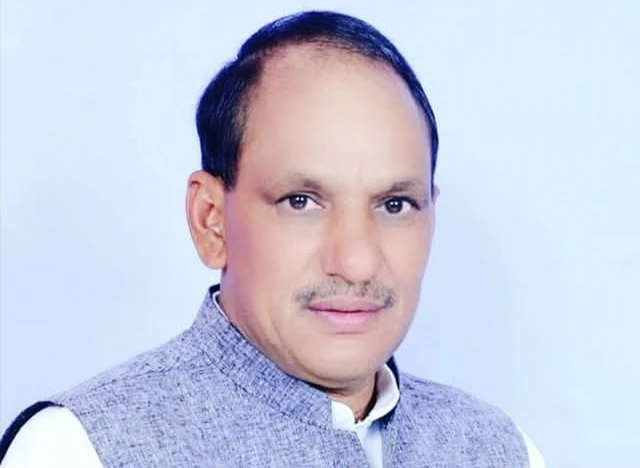 लोहाघाट:लगातार बंद हो रही टनकपुर पिथौरागढ़ ऑल वेदर सड़क की बदहाली पर पूर्व विधायक फर्त्याल ने जताई नाराजगी।