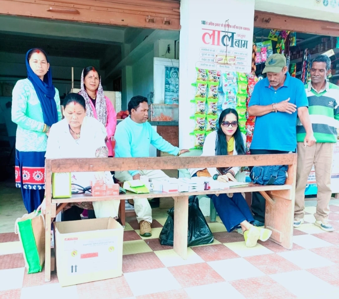 पाटी:डीएम के निर्देश पर पोखरी में लगा स्वास्थ्य शिविर कई ग्रामीणों का हुआ उपचार।