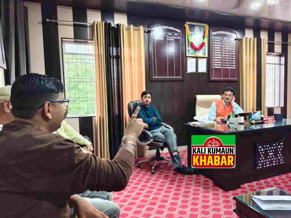 लोहाघाट:पार्किंग को लेकर पालिका और लोहाघाट विकास संघर्ष समिति के बीच बैठक 17 सितंबर को निकलेगा निर्णय। 