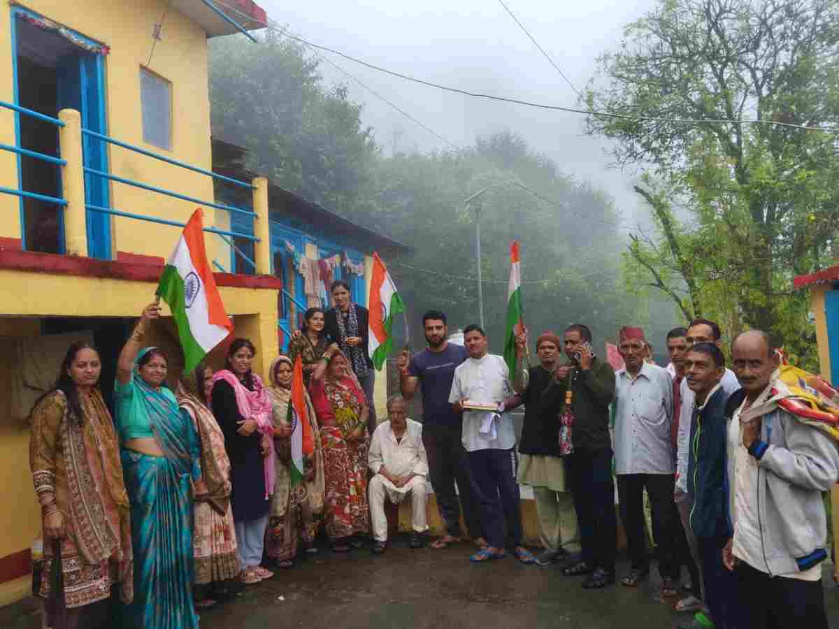 बाराकोट:क्वारकोली पम्दा मोटर मार्ग के डामरीकरण की प्रशासनिक एवं वित्तीय स्वीकृति। जनता का विधायक को धन्यवाद।