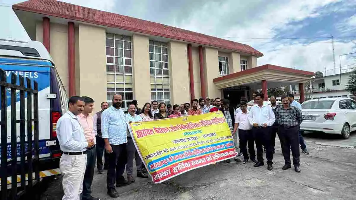 चंपावत:12 सूत्रीय मांगों के लिए मुख्य शिक्षा अधिकारी कार्यालय मे मिनिस्ट्रियल कर्मियों ने की जोरदार नारेबाजी